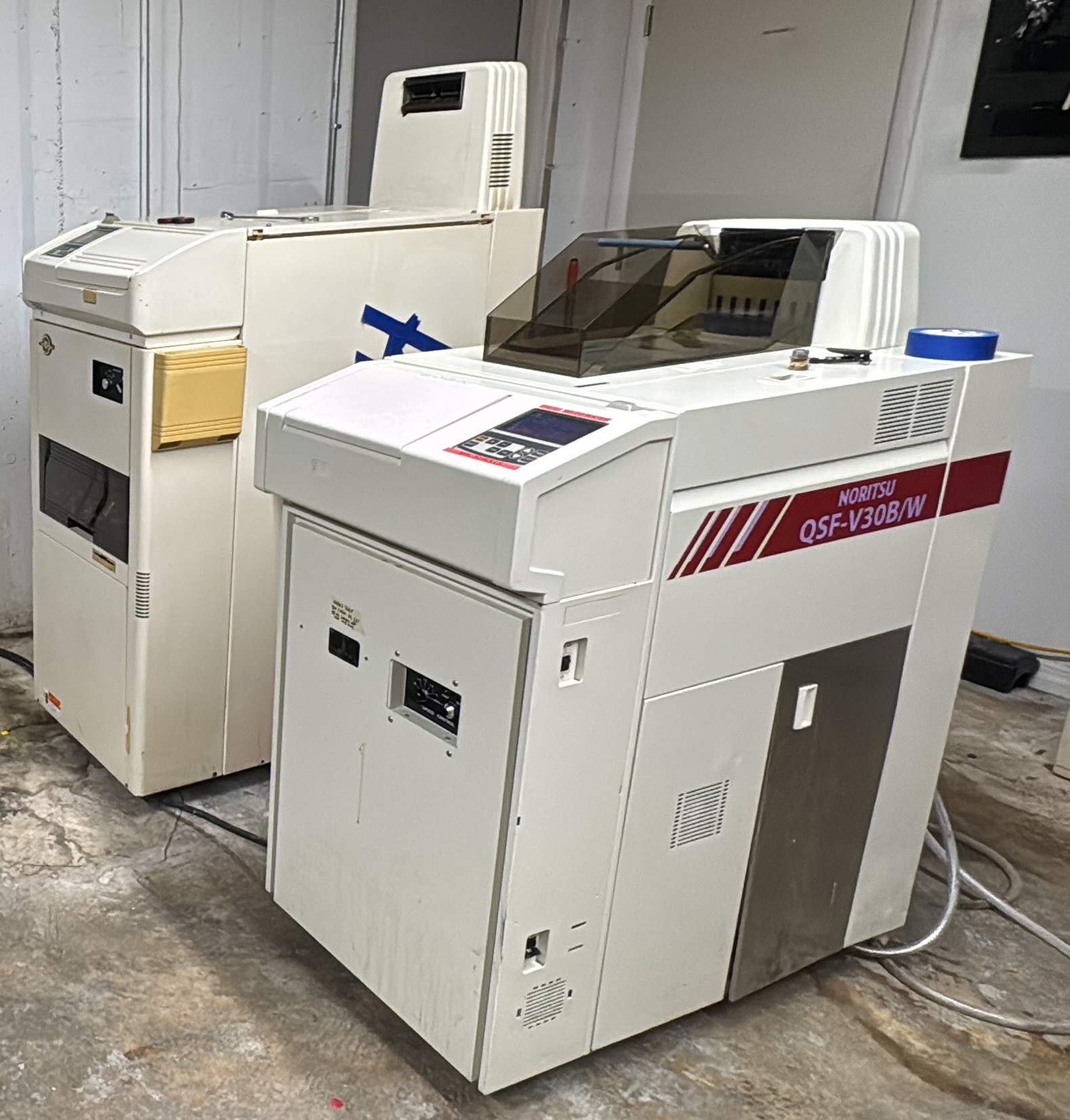 V50 (larger), V30 (smaller)